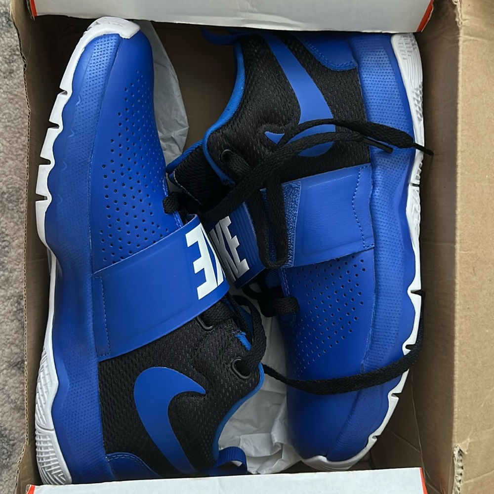 New! Nike Team Hustle D 8 (GS), Size 6Y